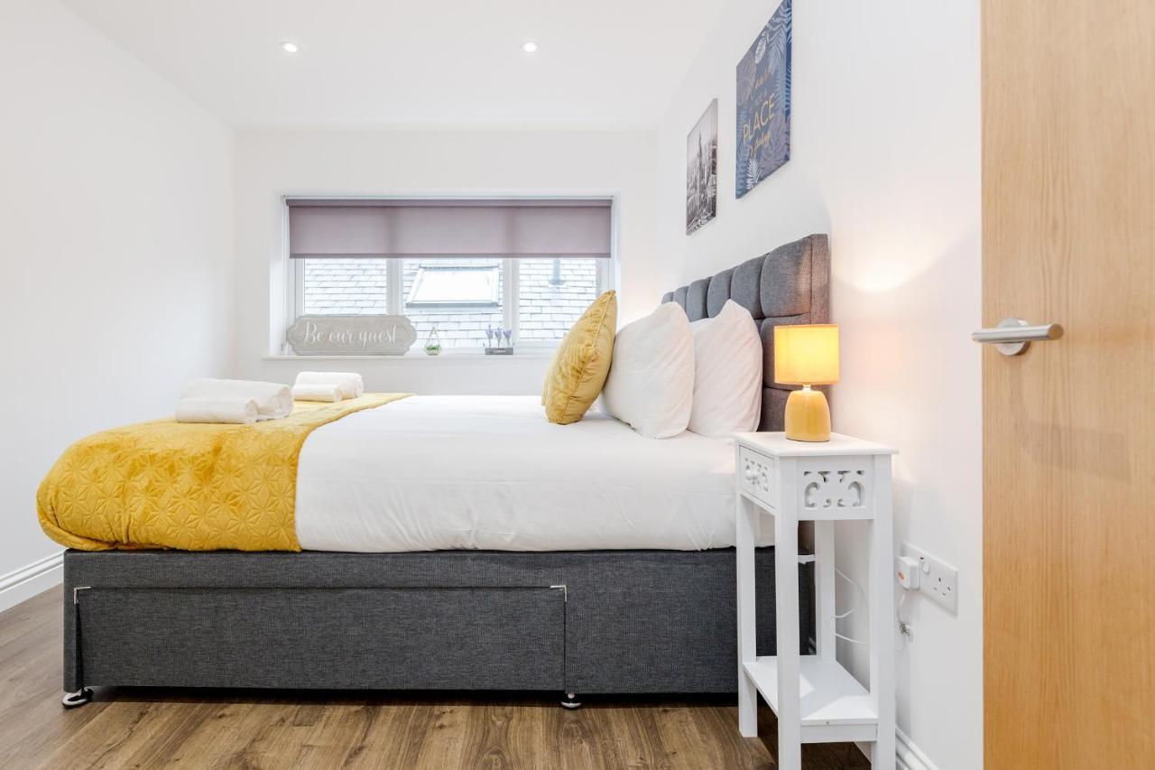Watford Town Centre, Serviced One Bed Flat With Choice Of King Or Twin Beds, Sleeps Up To 4 Sharing, Free Wifi And Free Movies London Eksteriør bilde